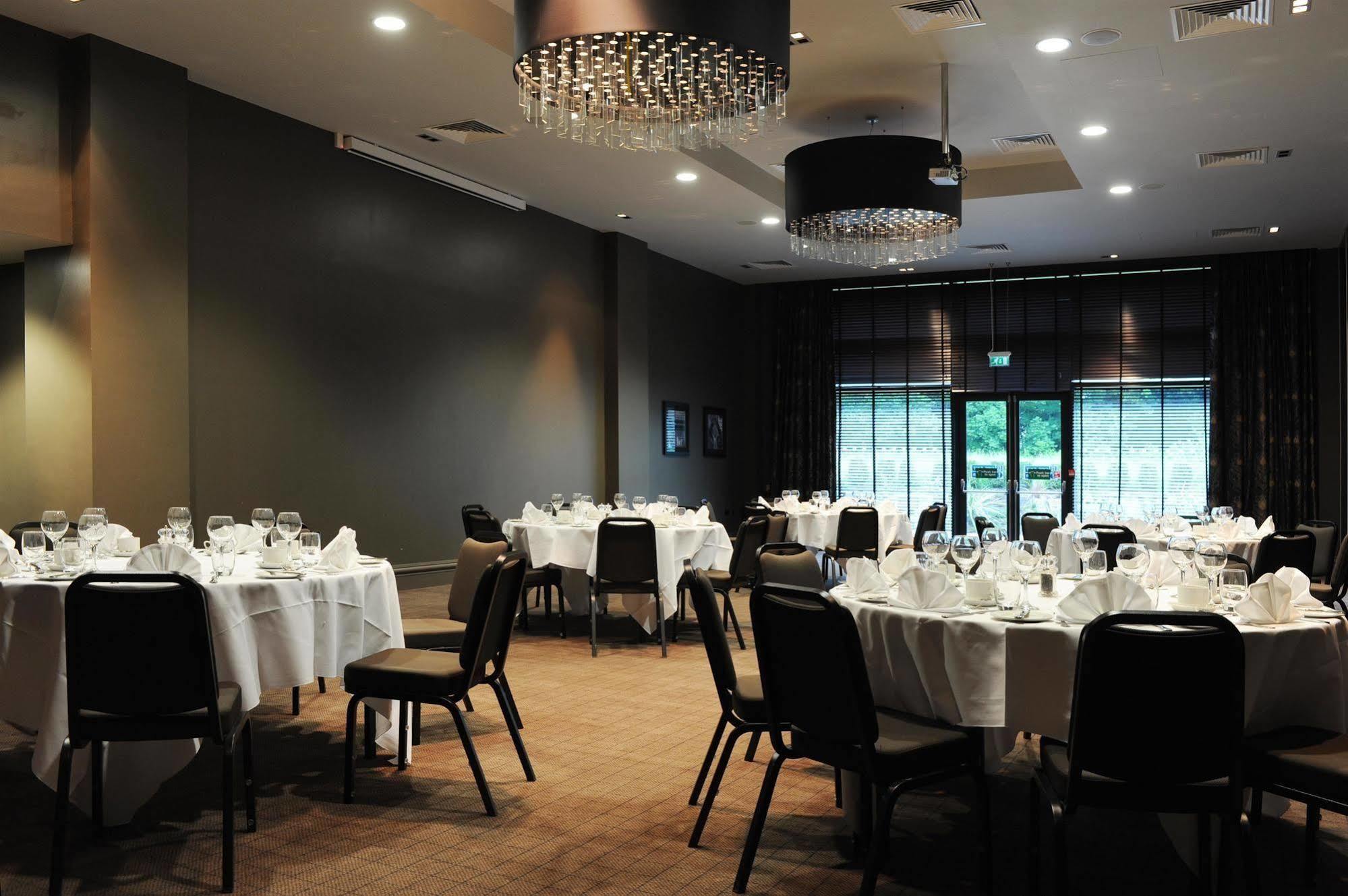 Village Hotel Solihull Kültér fotó